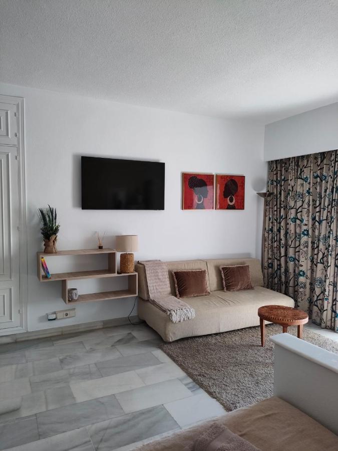 Bright & Cozy In The Center Of Puerto Banus, Pool And Terrace.
